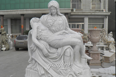 pieta sculpture by Michelangelo